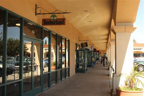 camarillo outlet store hours.